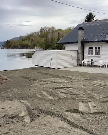 Koselig Liten Ved Sjoen Сasa de vacaciones Skånevik