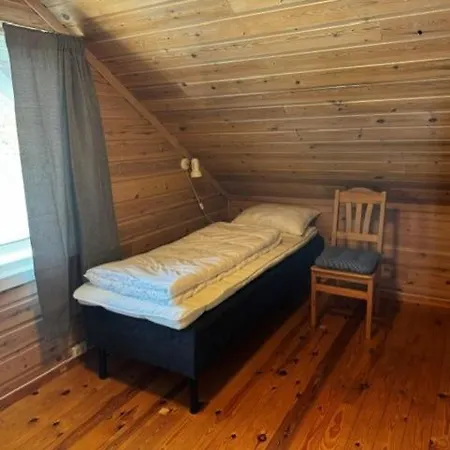 Koselig Liten Ved Sjoen Сasa de vacaciones Skånevik